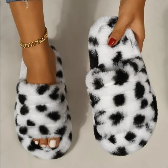 Luxurious Womens Black and White Polka Dot Slippers - Picture 5 of 6